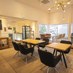 ご家族やご友人との集まりにぴったりな4名席を4席完備！