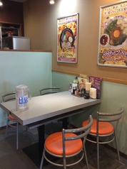 テーブル席も完備しているので、お子様連れでもご利用しやすいです！お子様だけの特別メニューもご用意しております♪ご家族やお友達と楽しい時間を過ごしてください