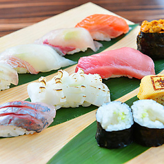 【職人の握り】新鮮鮮魚の握り寿司。おまかせ￥1078〜の写真