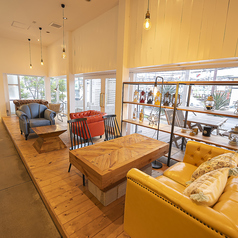 ソファー席はゆったりとお寛ぎいただけます◎