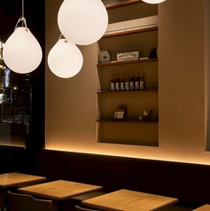 ゆったりくつろげるソファ席でこだわりのお食事とお酒を楽しみいただけます◎