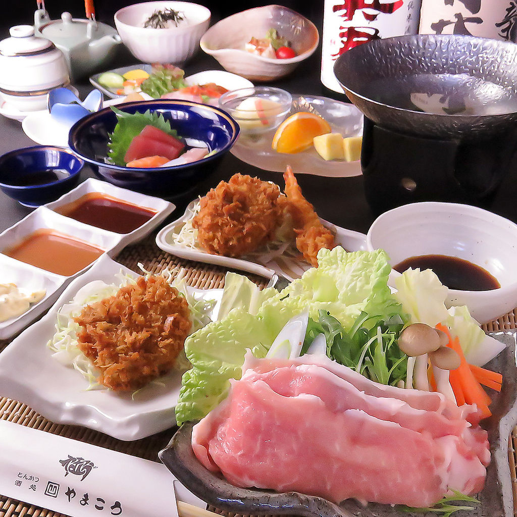 奥浜名湖放牧竜神豚のしゃぶしゃぶや揚げ物など全9品の竜神豚会席コースは5500円(税込)～。宴会に◎