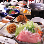 奥浜名湖放牧竜神豚のしゃぶしゃぶや揚げ物など全9品の竜神豚会席コースは5500円(税込)～。宴会に◎