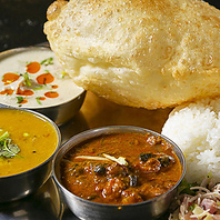 スパイスを数十種使用する、本格南インド料理が楽しめる