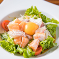 料理メニュー写真&nbsp;サーモンと旬彩のサラダ