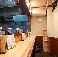 思わず来たくなるレトロな店内。