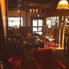 どこか懐かしい雰囲気が漂う店内。テーブル席、ソファ席、座敷・・・さまざまなお席をご用意しております。【茶屋町・中崎町・誕生日・カフェ・女子会・ママ会・デート・貸切】