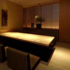 完全個室です。接待や特別なシーンにもご利用いただけます。個室料400円頂戴します※コース注文時除く