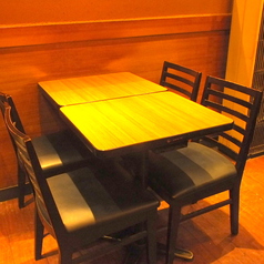 会社帰りにも気軽に使える落ち着いた店内。同僚や先輩後輩との軽い飲みにも最適です。