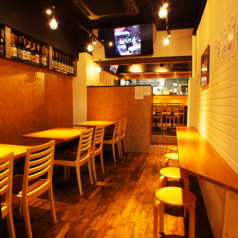 木のぬくもり感じる空間で、普段以上に会話が弾み楽しいお酒の場をご提供します。お気軽にご利用可能な宴会コースもあり！