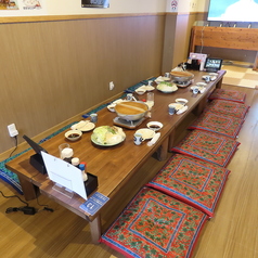 【4名座敷×4卓】和の空間で心ゆくまで焼鳥を味わいませんか。気兼ねなくくつろげる座敷席は、大切な人との語らいの場にもぴったり。旨みが凝縮されたこだわりの串を頬張れば、心もお腹も満たされる至福のひとときを過ごせます。