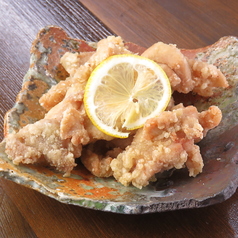 【外はサクッと中はジューシー】お酒がすすむ特製からあげは絶対オーダー♪の写真