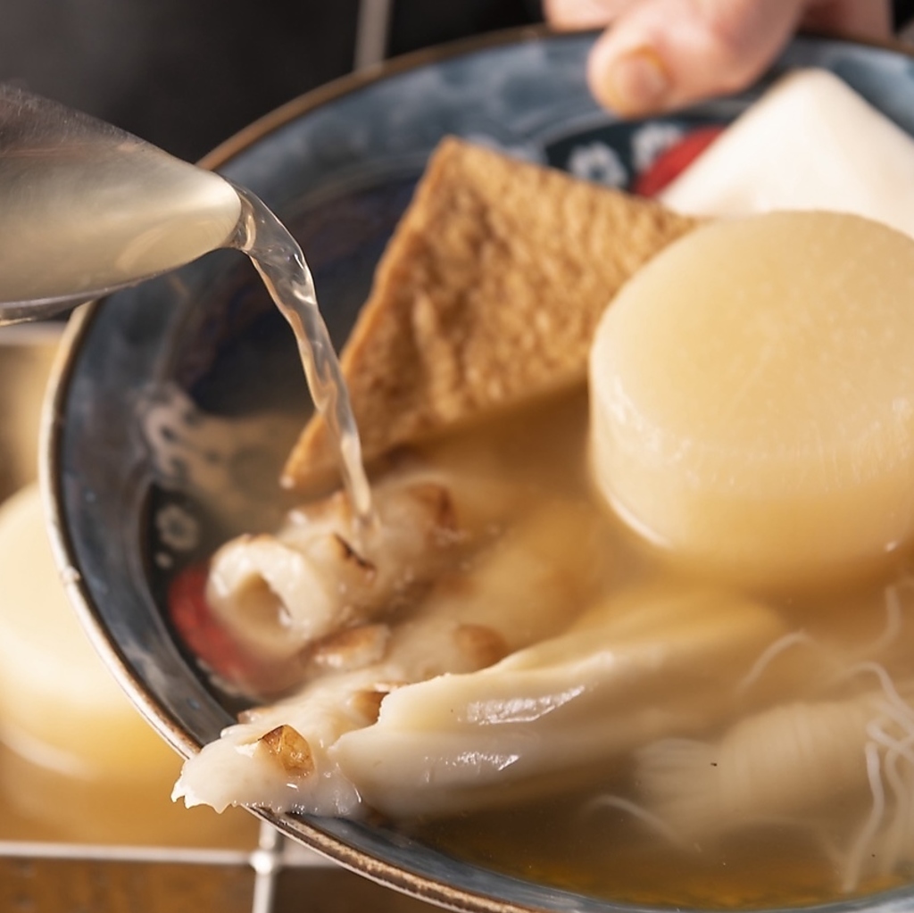 【名物!! 貝出汁おでん】貝の旨味を凝縮した出汁のおでんは、お酒の流れをちょうどよく整えます。
