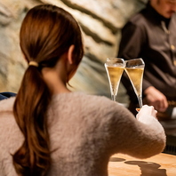 鉄板焼の醍醐味。デートにも最適な人気のカウンター席