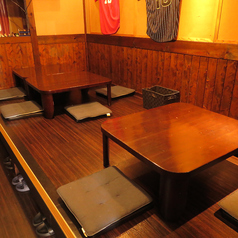 4名がけの座敷ございます。