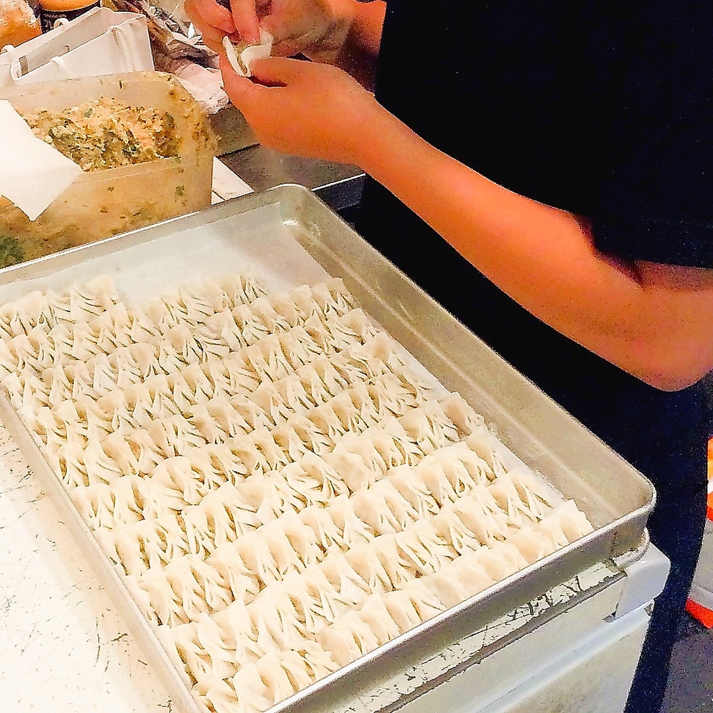 『自慢の手作り餃子』その日その日で生産しております。