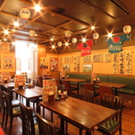 突発的な飲み会でも便利なテーブル席も多数！ワイワイ賑やかな空間で宴をしよう！