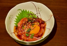 サーモンユッケ