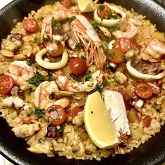 タップリシーフードパエリアの写真