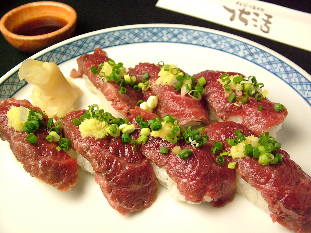 くじらのにぎり寿司。滅多に食べられない食材が「つち活」で食べられます