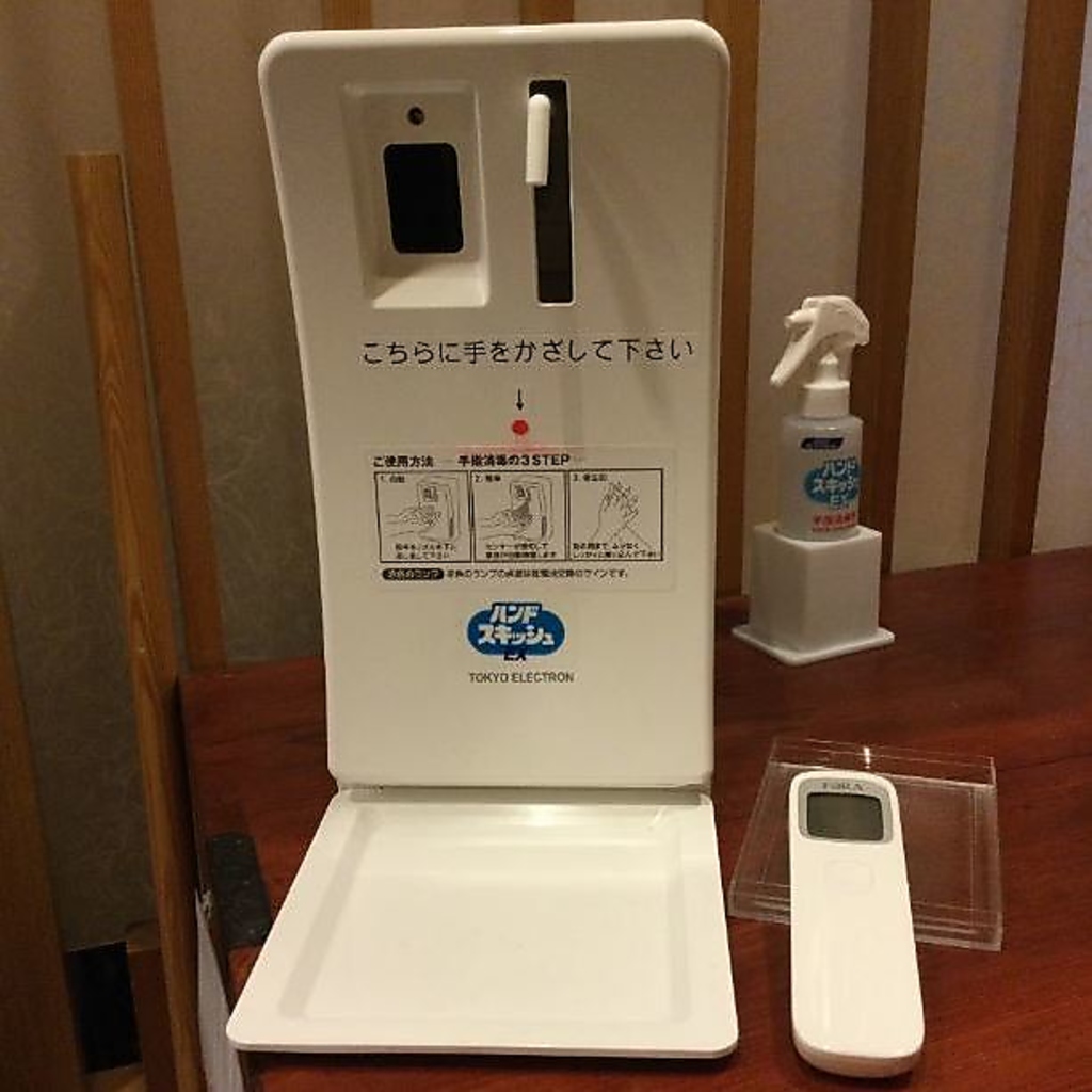 お店の入り口では自動の消毒液を設置しております！消毒・検温のご協力をお願いいたします。