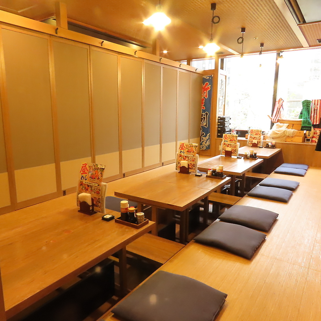 大部屋を人数に合わせて区切って使えば、掘りごたつ式小部屋（最大16名様）としても利用できる！