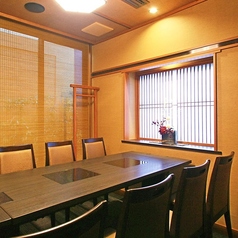 個室もございます。ご家族・お仲間の集まりなどのシーンに合わせてお使いいただけます。※店舗により部屋の配置・席数が異なる場合がございます