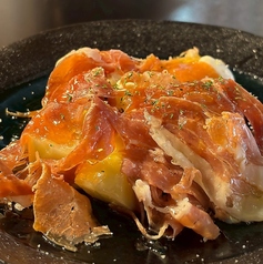 季節のフルーツと生ハムとマスカルポーネチーズ