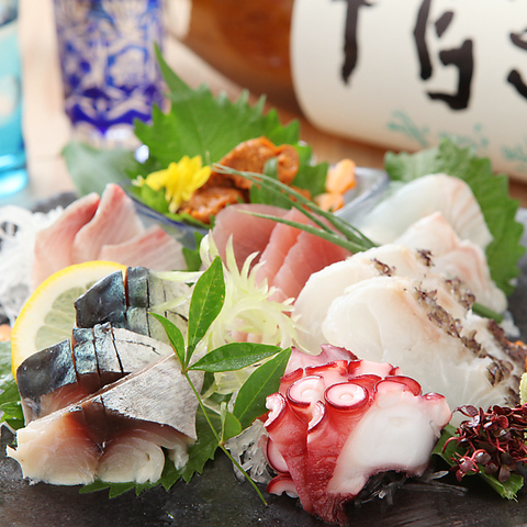 市場直送の季節料理とおでん屋で修業した伝統の味をお召し上がりください。