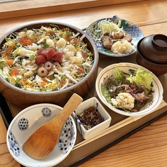 割烹本山サカナのおすすめランチ1