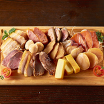 リピート率NO.1!とりとんくん大人気の燻製メニュー♪ちょいちょいつまんで食べちゃって♪