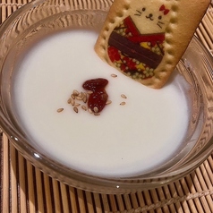 美山牛乳の自家製杏仁 ねこもようクッキー付き