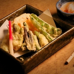 山菜の天麩羅 盛り合わせにて