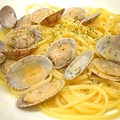 料理メニュー写真&nbsp;【パスタ】あさりの黄金スープパスタ（魚介とサフランのブイヨンスープ）