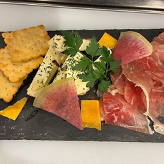 燻製チーズと生ハム