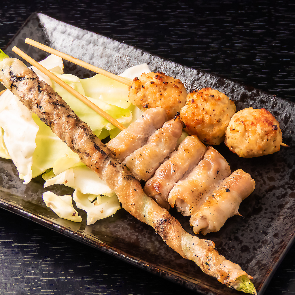 お客様がお召し上がりになるペースに合わせて焼きたての串をご提供。自慢の串焼きをご堪能ください！