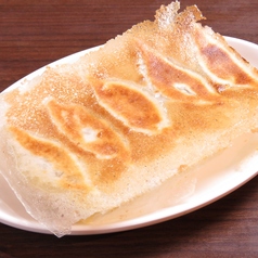 大人気！　元祖　羽根つき焼き餃子の写真