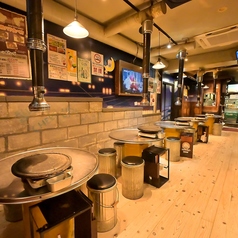 ちょっとした各種お集まりに対応可能なテーブル席。