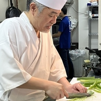 【料理人の技を間近で体験】