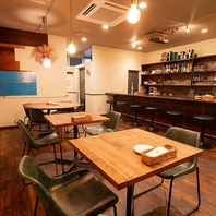 隠れ家バルで大人のひとときを楽しめます♪