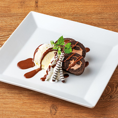 チョコロールケーキとパリパリチョコのバニラアイス/お芋3種のアラカルト　各