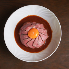 ローストビーフ丼　デミグラスソース