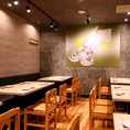 【最大32名様までご利用可能】＜10名以上・20名以上・30名以上用途に応じた個室有＞人数や用途に合わせたお席をご用意可能です。各種会社宴会や、同窓会、二次会など様々なシーンにご利用いただけます。大人数でのご宴会や貸し切りもお気軽にご相談ください。 ※画像は系列店です