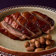 蓮香楼本店で人気の料理を揃えています。