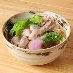 素材の旨みを丁寧に引き出した大阪名物かすうどん
