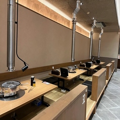 落ち着いた雰囲気の広い店内を贅沢に使って、プライベートなご宴会をお楽しみいただけます。同窓会や誕生日会をはじめ、ご家族の特別なお祝いなど、幅広い集まりのシーンにぴったりです。皆様の思い出に残る素晴らしいひとときを全力でサポートいたしますので、人数やご予算など、ぜひお気軽にお店までご相談くださいませ♪