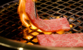 肉汁たっぷりで柔らかい「厚切り上塩タン」や「シャトーブリアン｣も、ぜひ食べていただきたい逸品。1頭から3％ほどしか取れない、きめ細かい肉質が特徴の上質な赤身です。その他メニューにない希少部位も日替わりでございますので、ぜひお気軽にスタッフまでお尋ねください。 