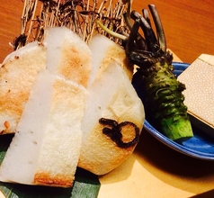 一印かまぼこの板わさ備長炭火焼き～糸魚川産本わさび添え～