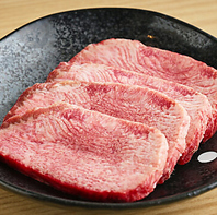 異なる自家製タレで楽しむ焼肉◎特選タンがおすすめ！