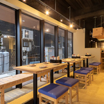 4名様用のテーブル席を多数完備しております。ご家族やご友人との楽しいひとときをお過ごしください